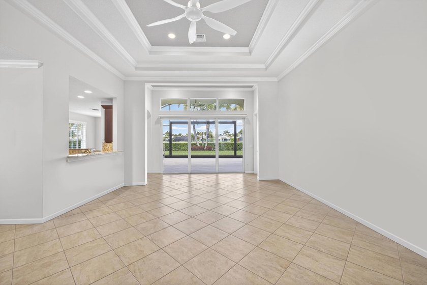 GORGEOUS golf views within Jupiter Country Club! Ideally set on - photo 11