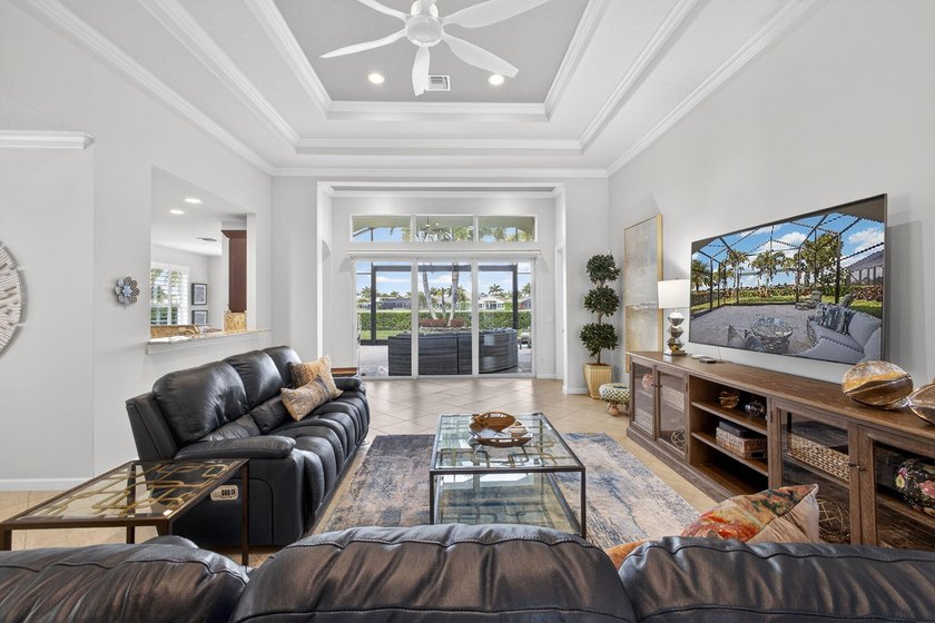 GORGEOUS golf views within Jupiter Country Club! Ideally set on - photo 12