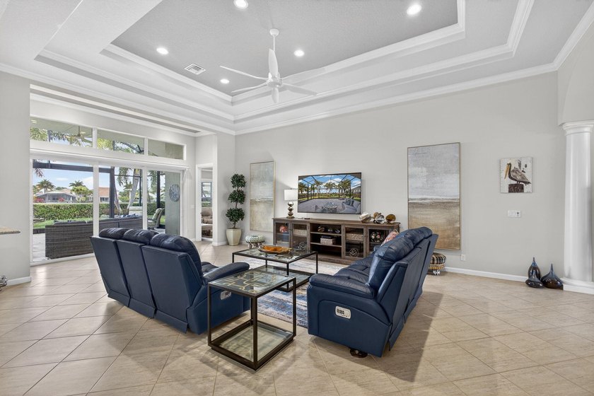 GORGEOUS golf views within Jupiter Country Club! Ideally set on - photo 14