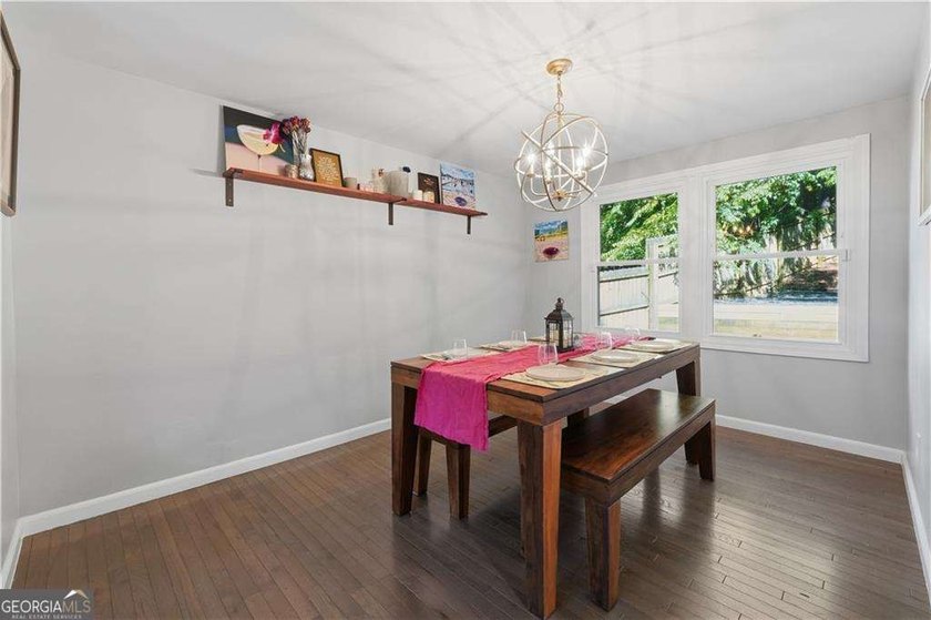 Beautifully renovated and move-in ready Roswell home, featuring - photo 16