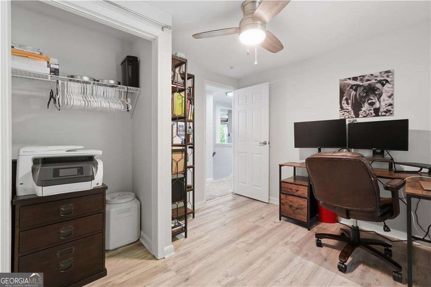 Beautifully renovated and move-in ready Roswell home, featuring - photo 21