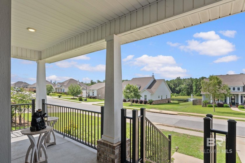 Gold Fortified, Beautiful and Well maintained residence in - photo 2