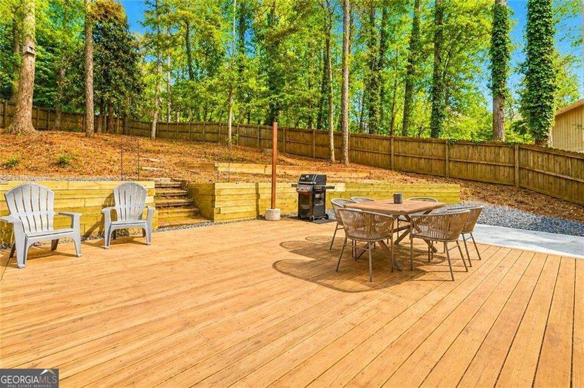 Beautifully renovated and move-in ready Roswell home, featuring - photo 27