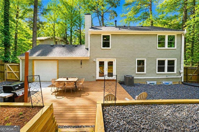 Beautifully renovated and move-in ready Roswell home, featuring - photo 29