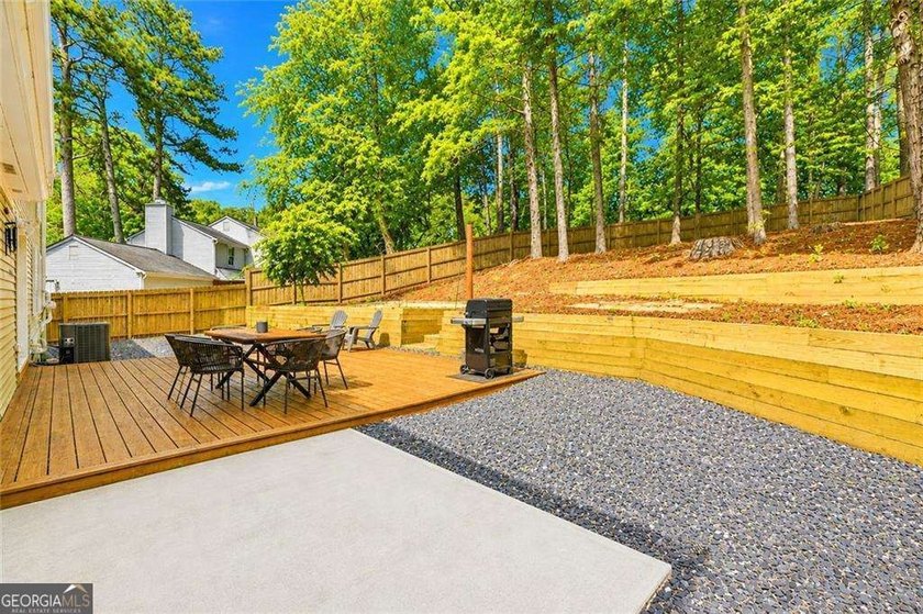 Beautifully renovated and move-in ready Roswell home, featuring - photo 31