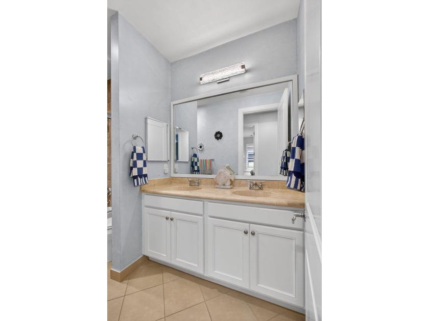 GORGEOUS golf views within Jupiter Country Club! Ideally set on - photo 44