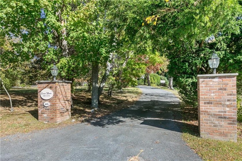 **Charming Historic Condominium in the Heart of Newport** - photo 2