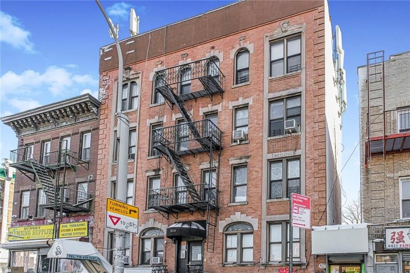 Prime Sunset Park Mixed-Use | 19 Units + 2 Retail | AT&amp;T Rooftop - photo 3