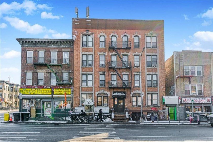 Prime Sunset Park Mixed-Use | 19 Units + 2 Retail | AT&amp;T Rooftop - photo 4