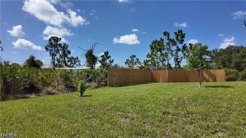 Welcome to this beautiful 3-bedroom, 2-bathroom 2024-built home - photo 33