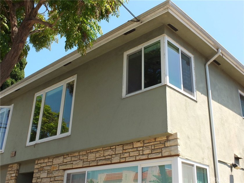 Charming upstairs 1 bed 1 bath condo for sale in the heart of - photo 2