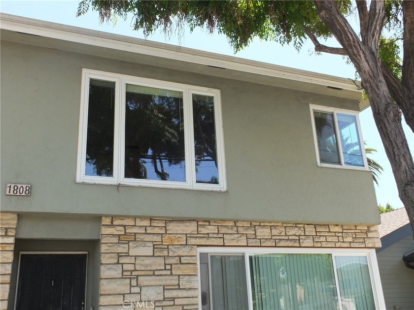 Charming upstairs 1 bed 1 bath condo for sale in the heart of - photo 3
