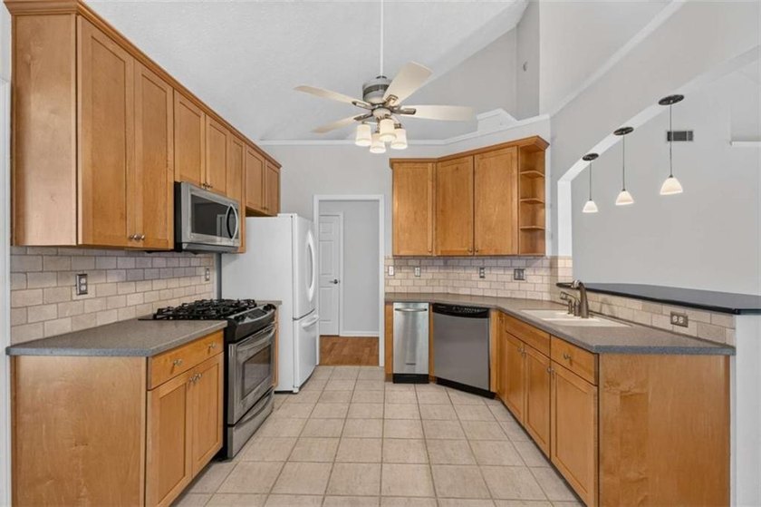Move-In Ready Ranch in an Unbeatable Location! Welcome to this - photo 5