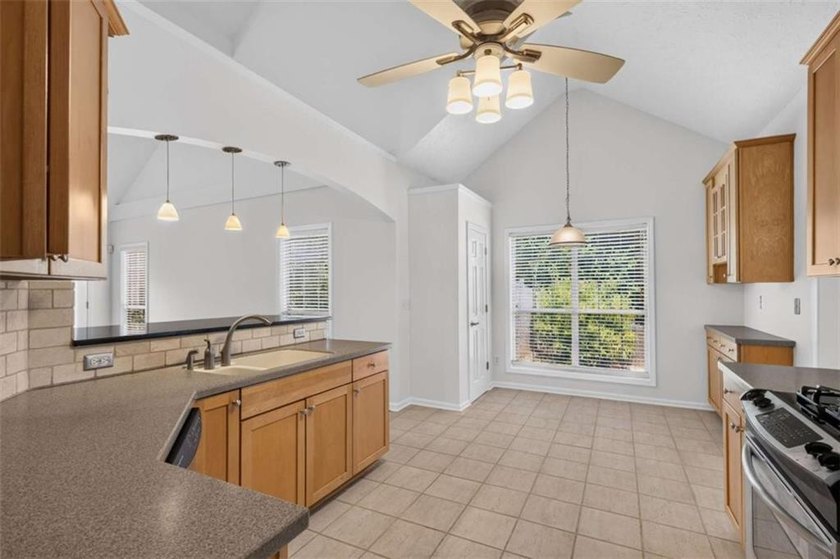 Move-In Ready Ranch in an Unbeatable Location! Welcome to this - photo 8