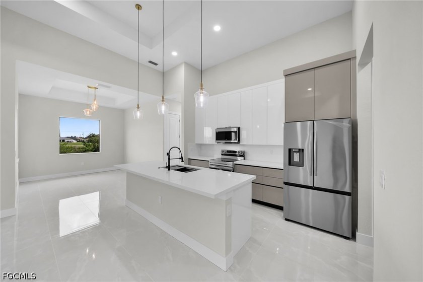 Experience the best of SOUTHWEST FLORIDA living in this stunning - photo 11