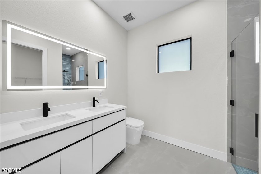 Experience the best of SOUTHWEST FLORIDA living in this stunning - photo 18