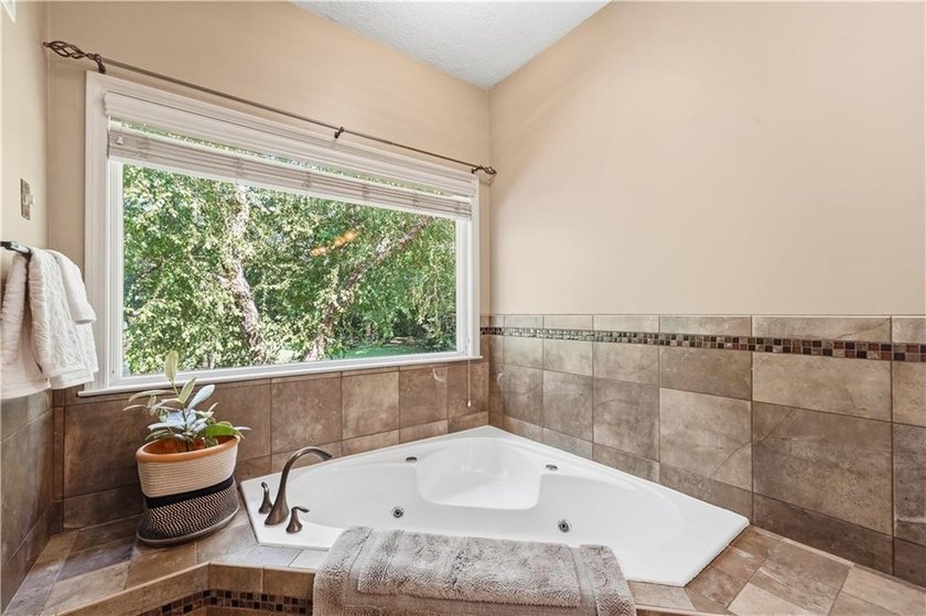 Tucked away on 2.36 acres and backing directly to the 3,000+ - photo 18