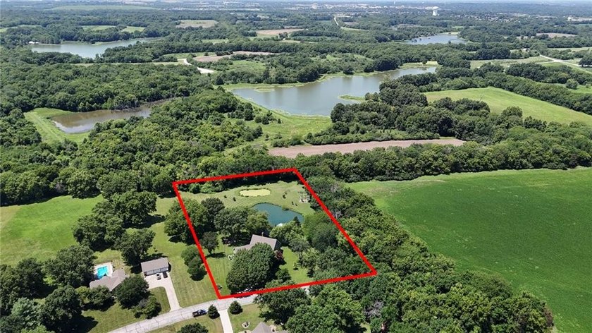 Tucked away on 2.36 acres and backing directly to the 3,000+ - photo 32