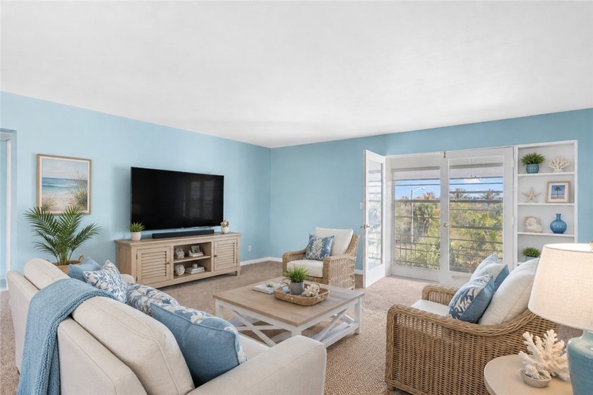 Discover the perfect blend of space and serenity in this - photo 3