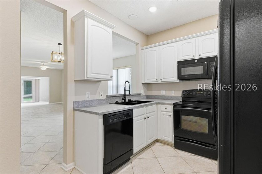 Welcome home to this beautifully 3 bedroom, 2 bath gem - photo 15