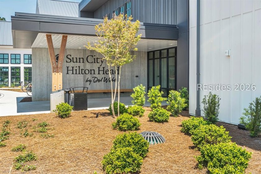 Welcome home to this beautifully 3 bedroom, 2 bath gem - photo 34