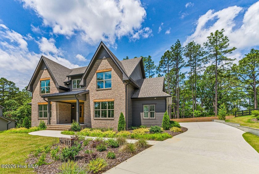 Exceptional new construction. As you step inside, your eyes are - photo 4