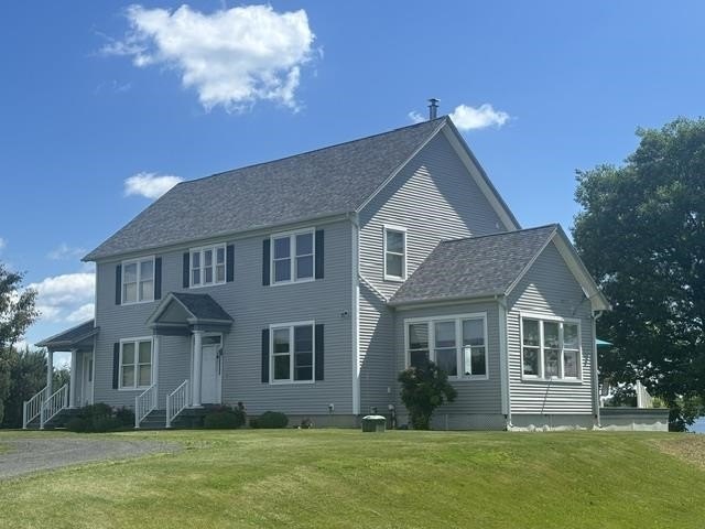 Welcome to this beautiful contemporary colonial, nestled on 10.5 - photo 4