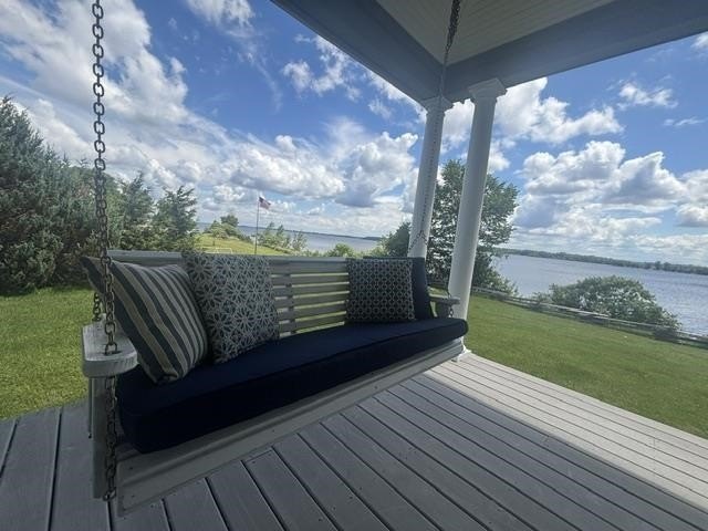 Welcome to this beautiful contemporary colonial, nestled on 10.5 - photo 9