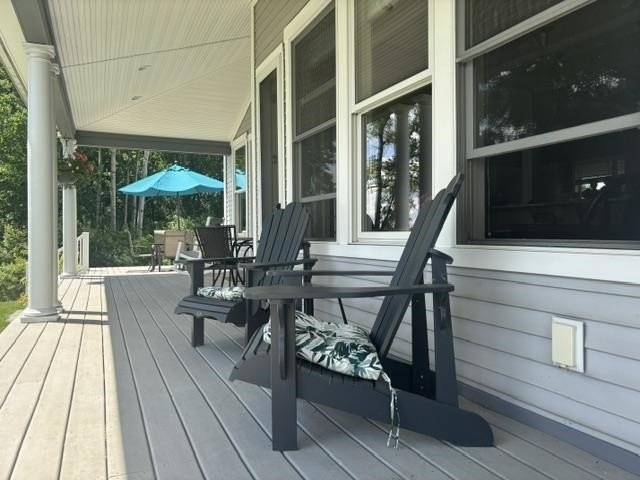 Welcome to this beautiful contemporary colonial, nestled on 10.5 - photo 10