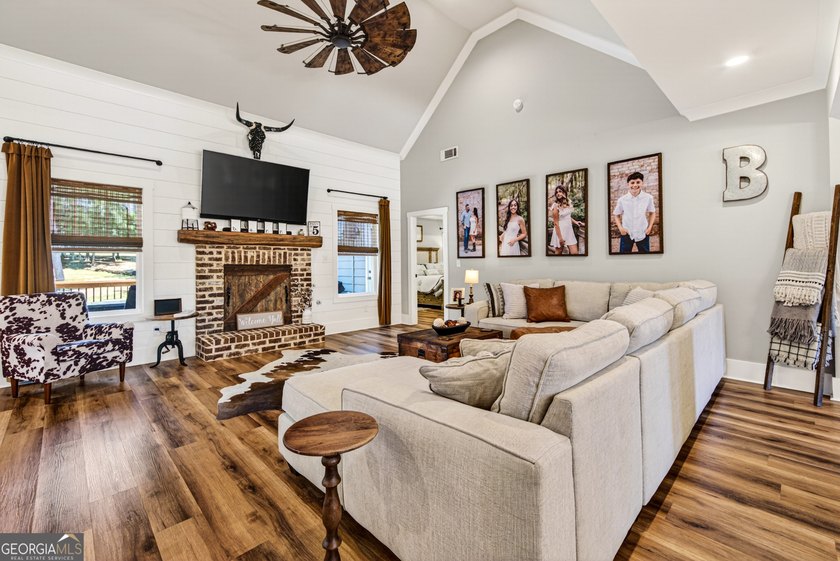 Welcome to 3656 Eagle View Way a 6 bedroom and 4 full bath in - photo 14