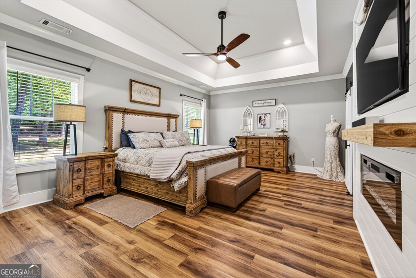 Welcome to 3656 Eagle View Way a 6 bedroom and 4 full bath in - photo 18