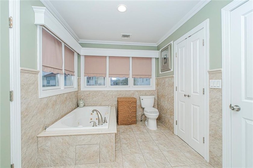 Tottenville-Fully Detached Colonial, an absolute stunning home - photo 22