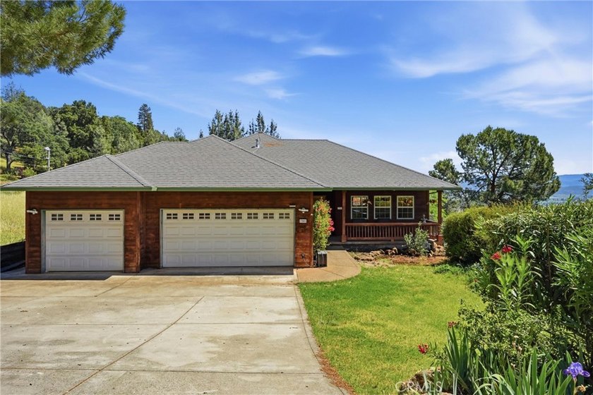 Spacious and inviting, this 1,933 sq ft home offers comfort - photo 2