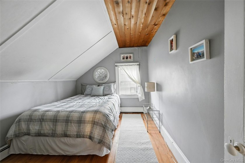 This charming Center Moriches 4/5-bedroom Colonial dates back to - photo 26