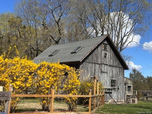 This charming Center Moriches 4/5-bedroom Colonial dates back to - photo 38