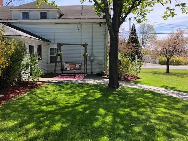 This charming Center Moriches 4/5-bedroom Colonial dates back to - photo 42