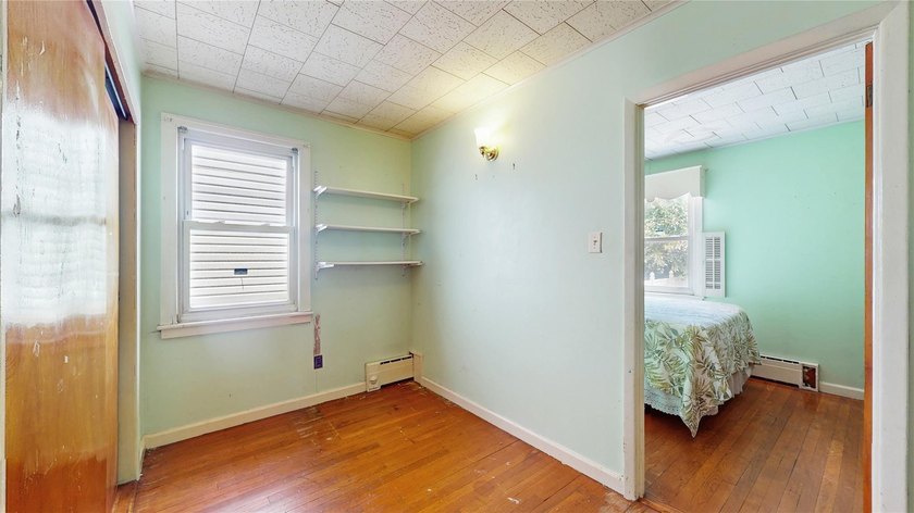 SHOWING BY APPOINTMENT ONLY CALL THE LISTING AGENT 987 E 42nd St - photo 15