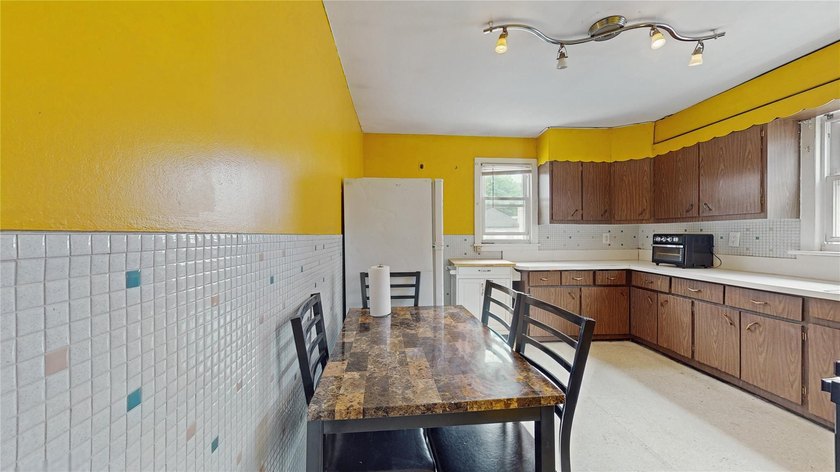 SHOWING BY APPOINTMENT ONLY CALL THE LISTING AGENT 987 E 42nd St - photo 22