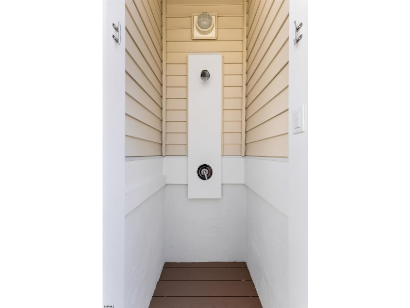 READY FOR IMMEDIATE OCCUPANCY! Welcome to this incredible luxury - photo 22