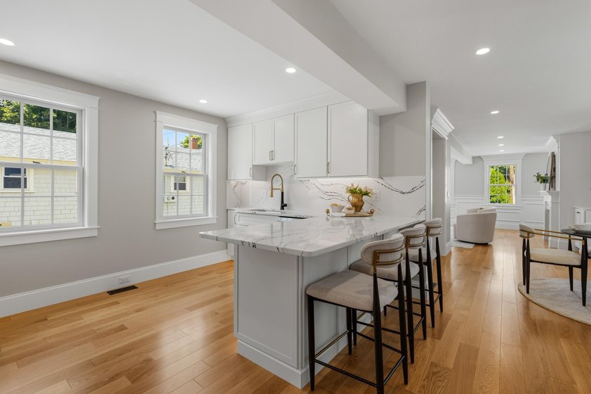 Steeped in Portsmouth history yet reimagined for modern living - photo 4