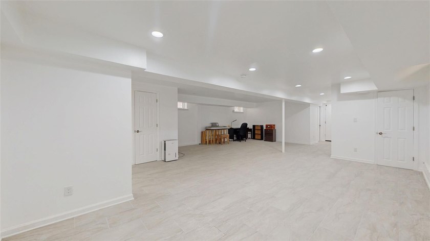 SHOWING BY APPOINTMENT ONLY CALL THE LISTING AGENT 987 E 42nd St - photo 34