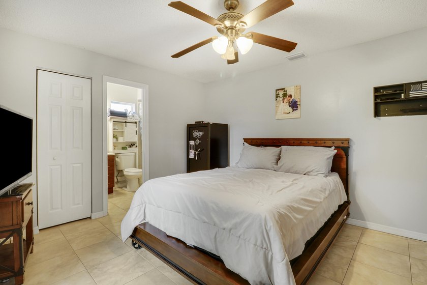 Move-in ready and packed with valuable upgrades, this 3-bedroom - photo 20