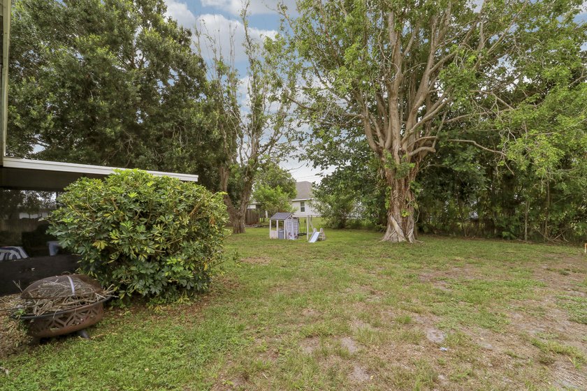Move-in ready and packed with valuable upgrades, this 3-bedroom - photo 26