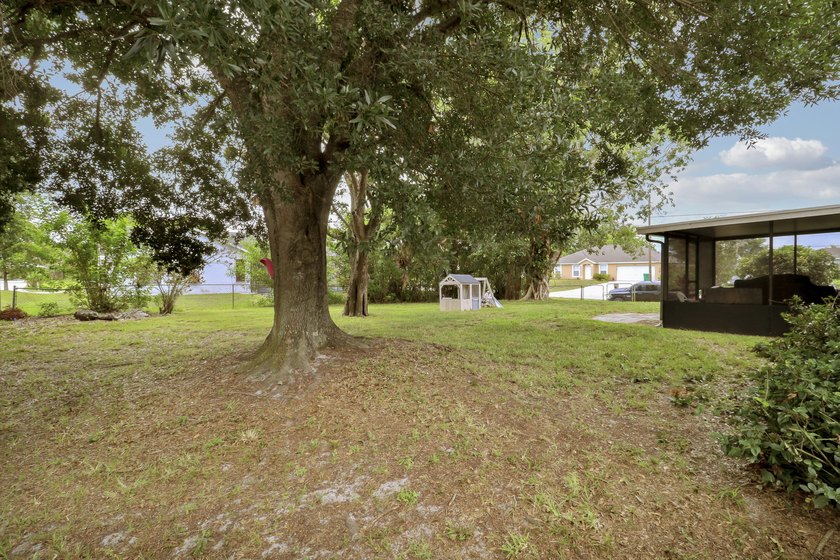 Move-in ready and packed with valuable upgrades, this 3-bedroom - photo 28