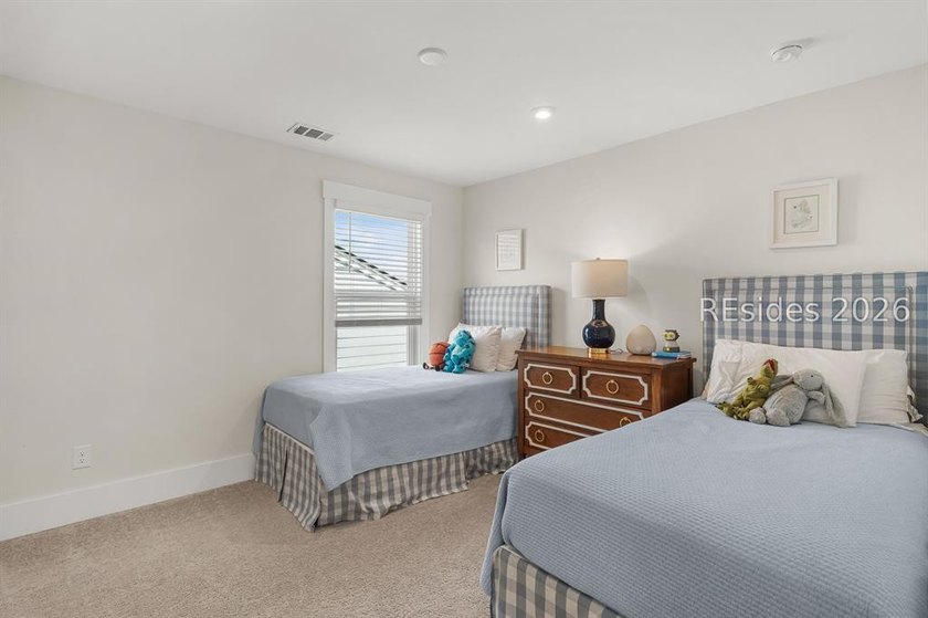 Stunning 5 bedroom, 4 bath lagoon front home designed for both - photo 22