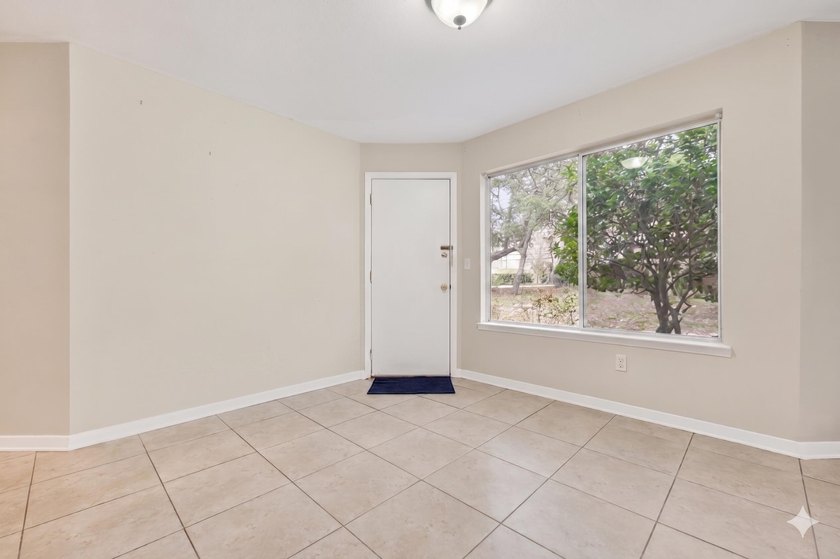 A quaint and beautiful find in Bluewater Bay in the Garden Oaks - photo 8