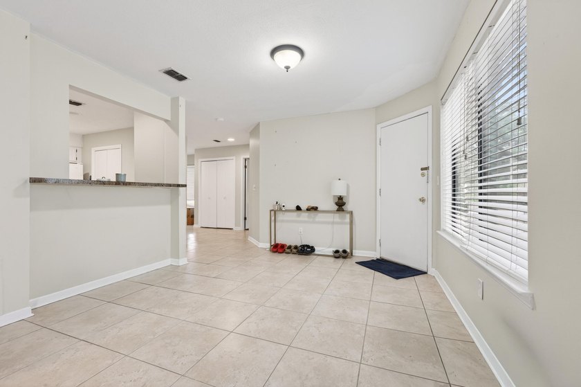 A quaint and beautiful find in Bluewater Bay in the Garden Oaks - photo 9
