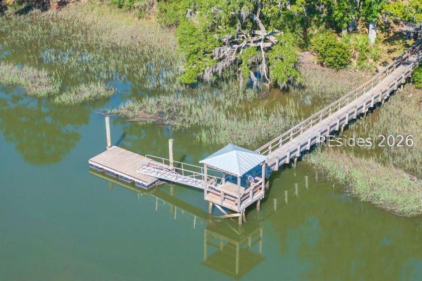 Stunning 5 bedroom, 4 bath lagoon front home designed for both - photo 40