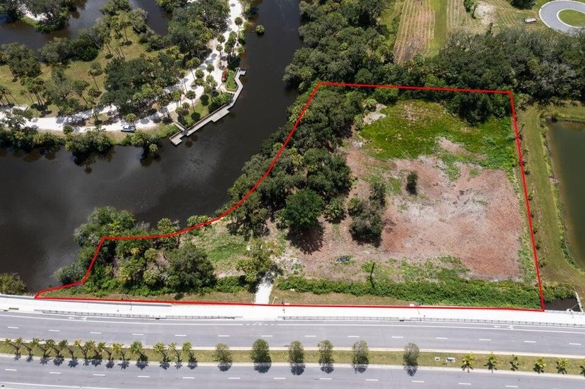 Unlock the potential of this unique 2.1-acre waterfront - photo 2
