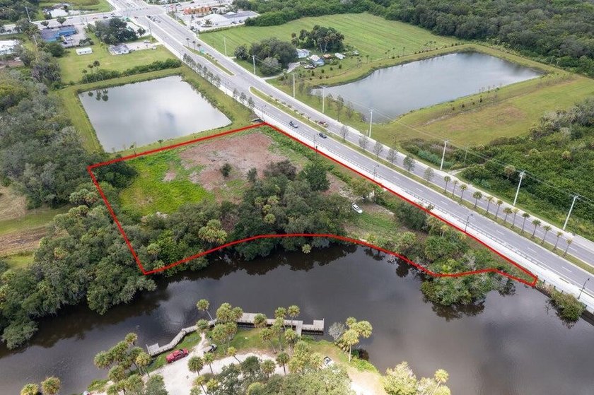 Unlock the potential of this unique 2.1-acre waterfront - photo 3